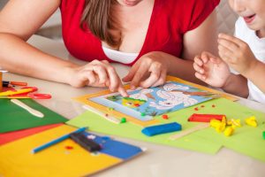 Massinha de modelar caseira pintura com massinha - Mamãe Retrô